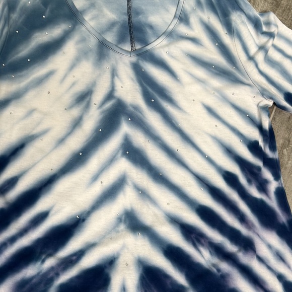 Tie Dye 3/4 length Sleeve Rhinestone Embellished Front Top - Picture 5 of 8
